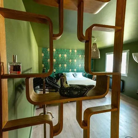 D'hote Pres Bordeaux Au Chateau Camponac Bed & Breakfast
